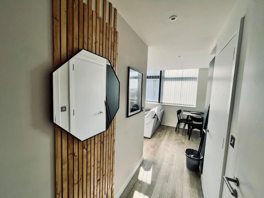 Stunning One Bedroom Apartment In Old Trafford Manchester Bagian luar foto