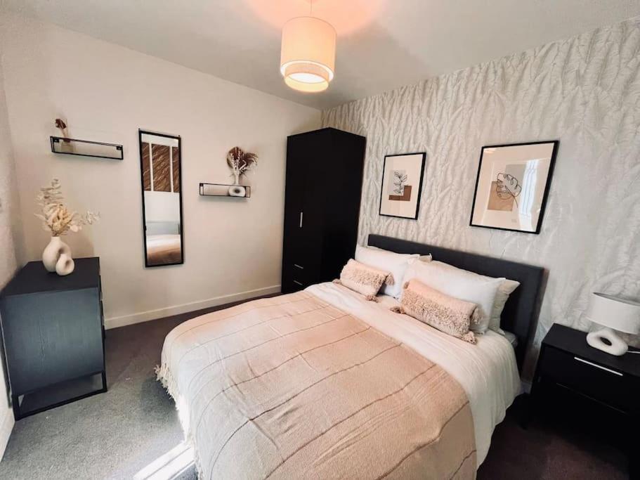 Stunning One Bedroom Apartment In Old Trafford Manchester Bagian luar foto