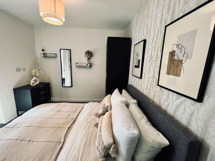 Stunning One Bedroom Apartment In Old Trafford Manchester Bagian luar foto