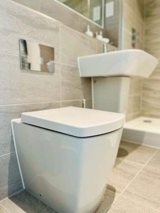 Stunning One Bedroom Apartment In Old Trafford Manchester Bagian luar foto